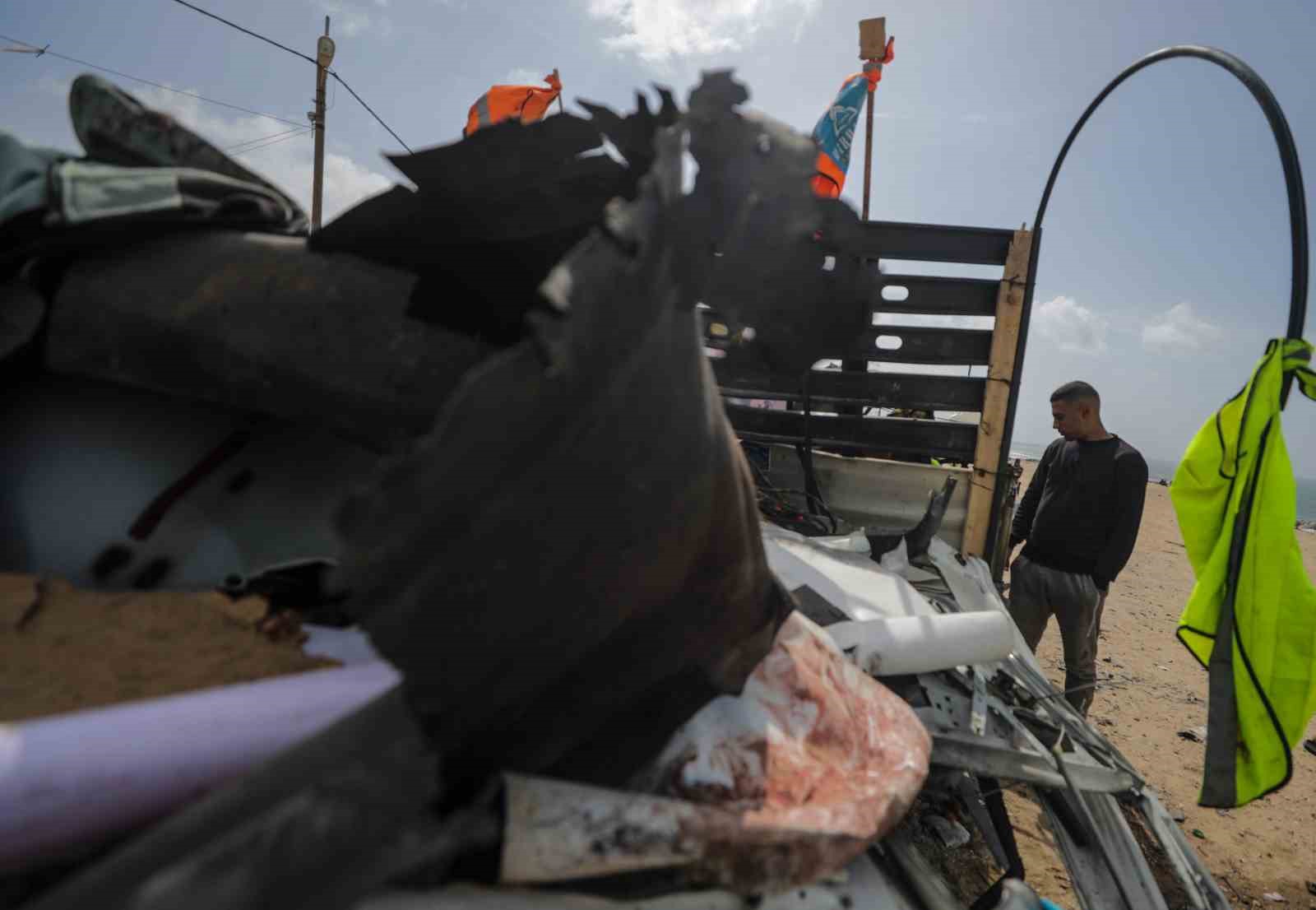 İsrail insani yardım taşıyan kamyonu vurdu: 9 ölü
