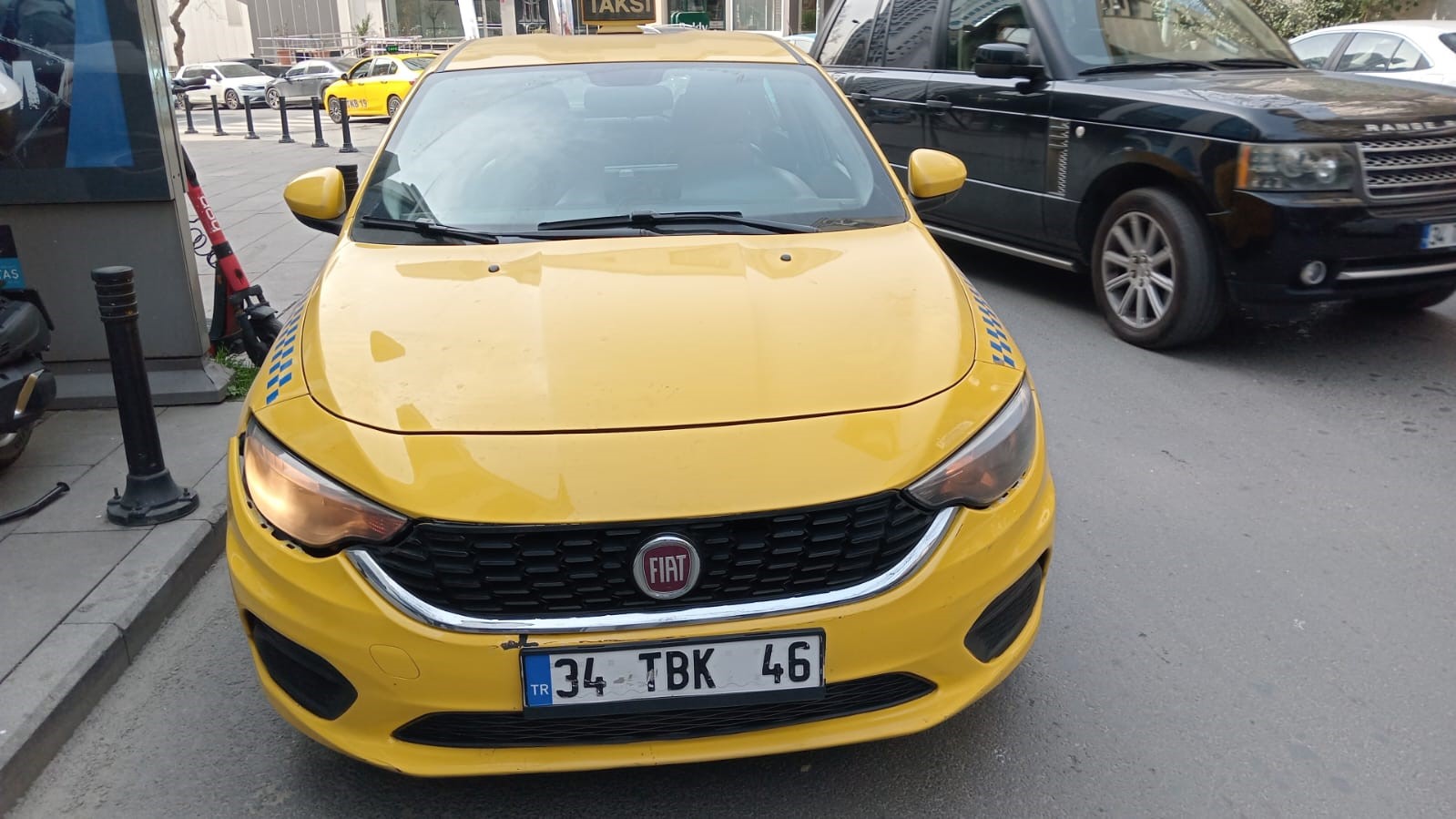 İstanbul’da iki genci otobanda araçtan indirmek isteyen taksi sürücüsü yakalandı
