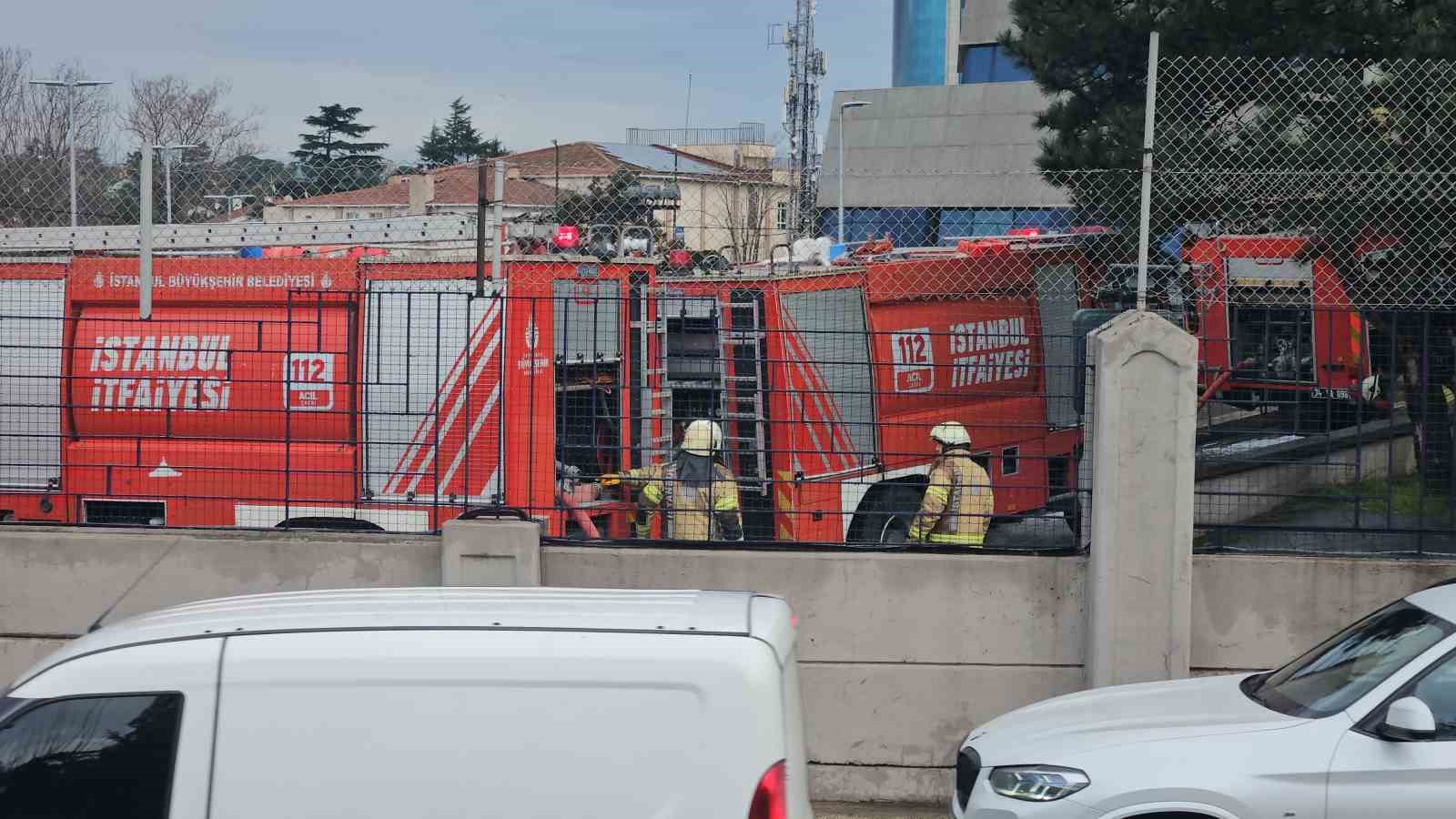 İstanbul’da Sabancı Center’da yangın paniği
