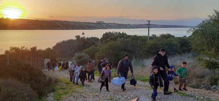İzmir açıklarında düzensiz göçmen yoğunluğu