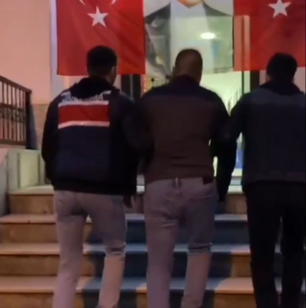 İzmir’de ’Kardeşler Çetesi’ne operasyon: 13 gözaltı
