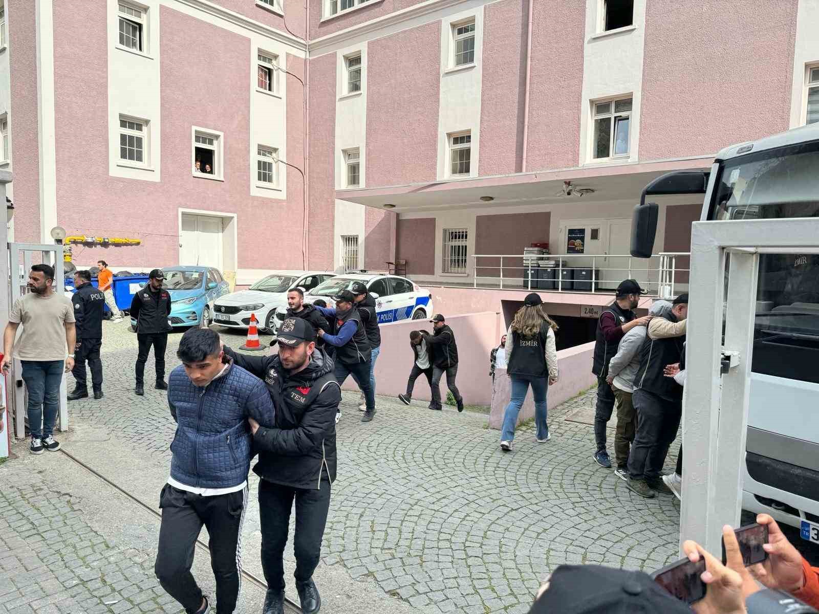 İzmir’de nevruzda ’terör propagandası’ yapan şüphelilerden 6’sı tutuklandı
