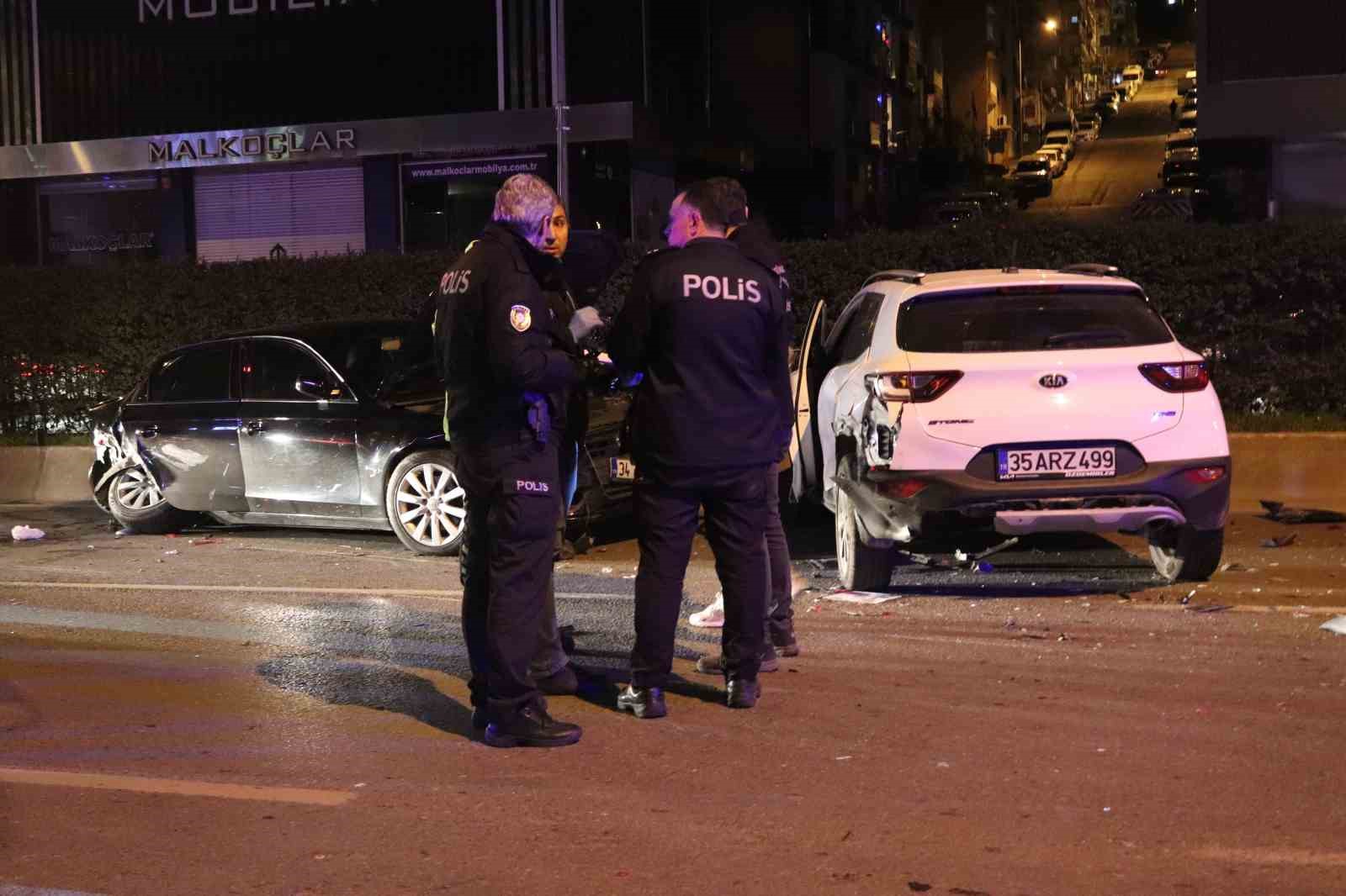 İzmir’deki feci kazada ortalık savaş alanına döndü: 2 ölü, 7 yaralı
