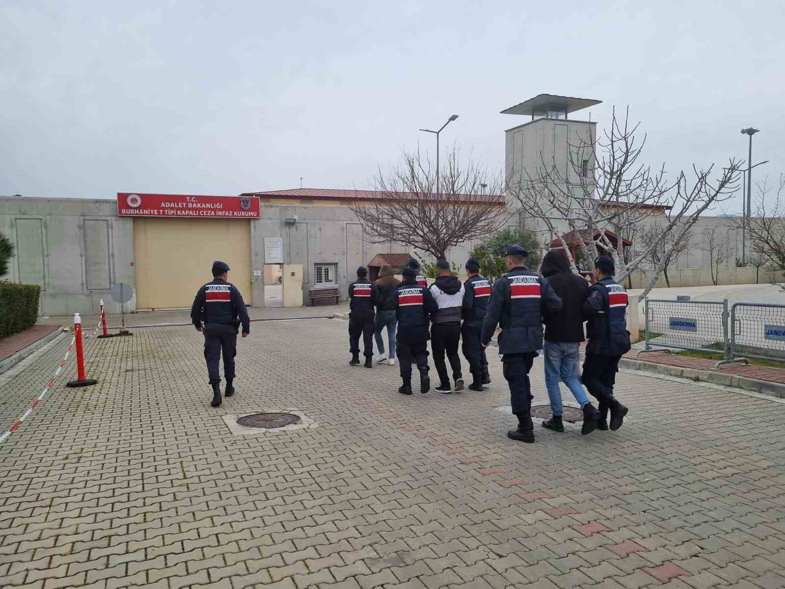 Jandarma EFT dolandırıcılarını yakaladı
