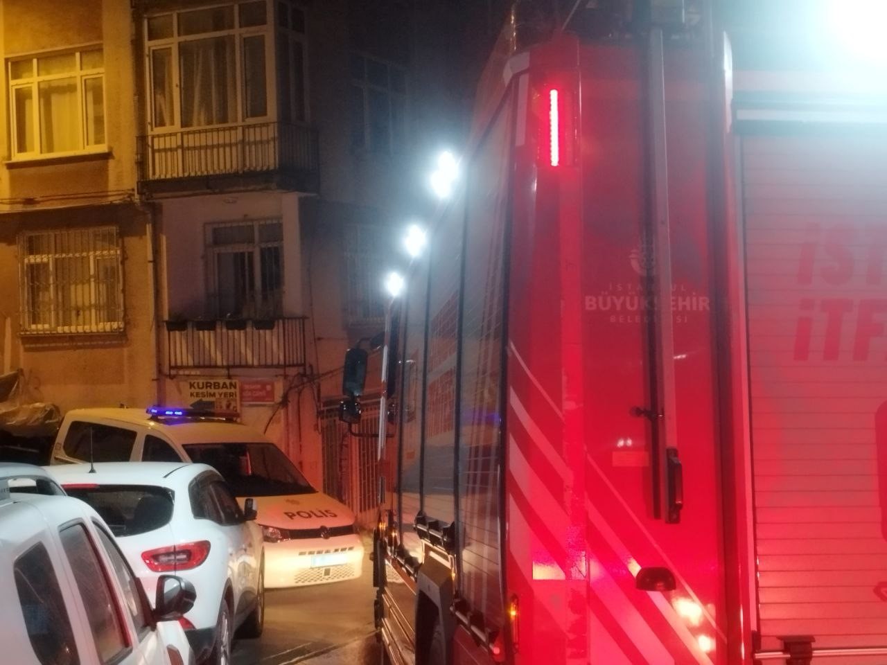 Kadıköy’de korkutan iş yeri yangını
