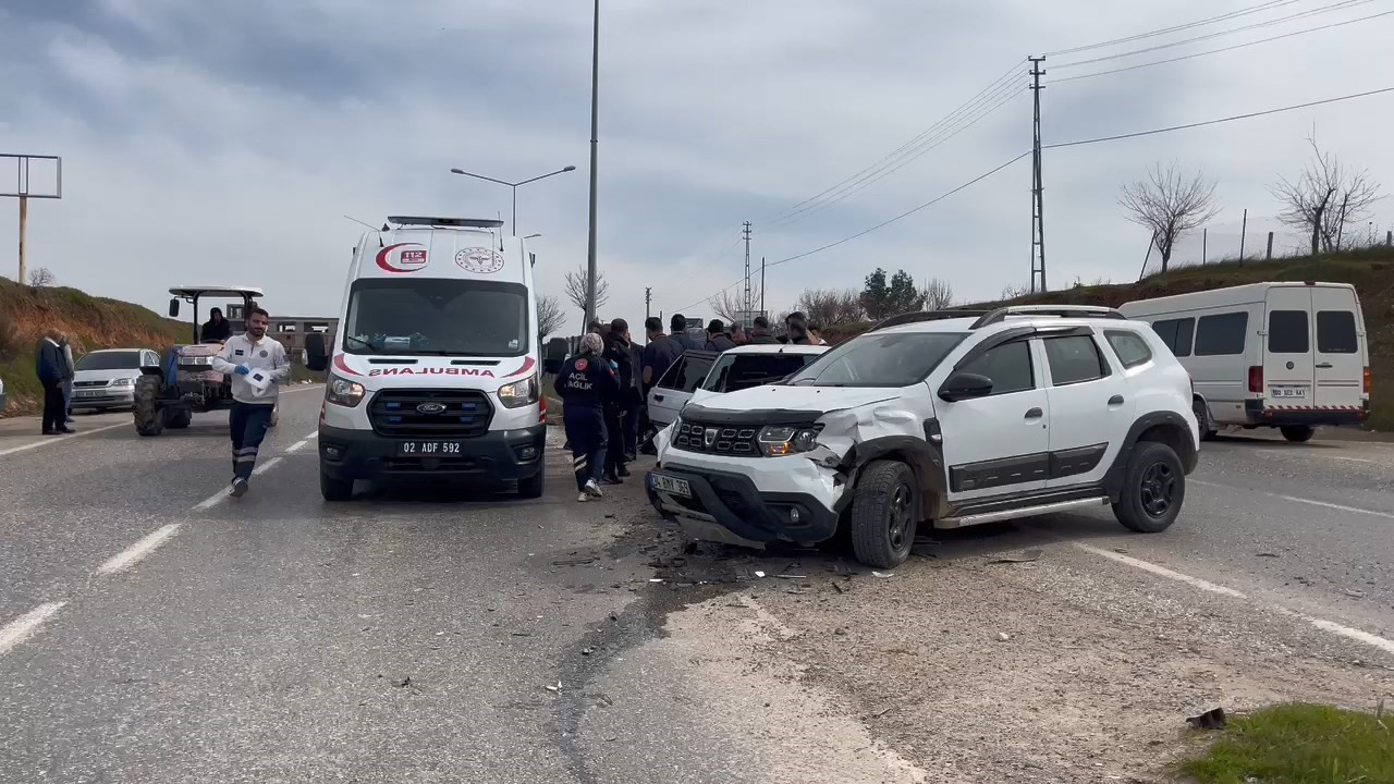 Kahta’da otomobiller çarpıştı: 2 sürücü yaralandı

