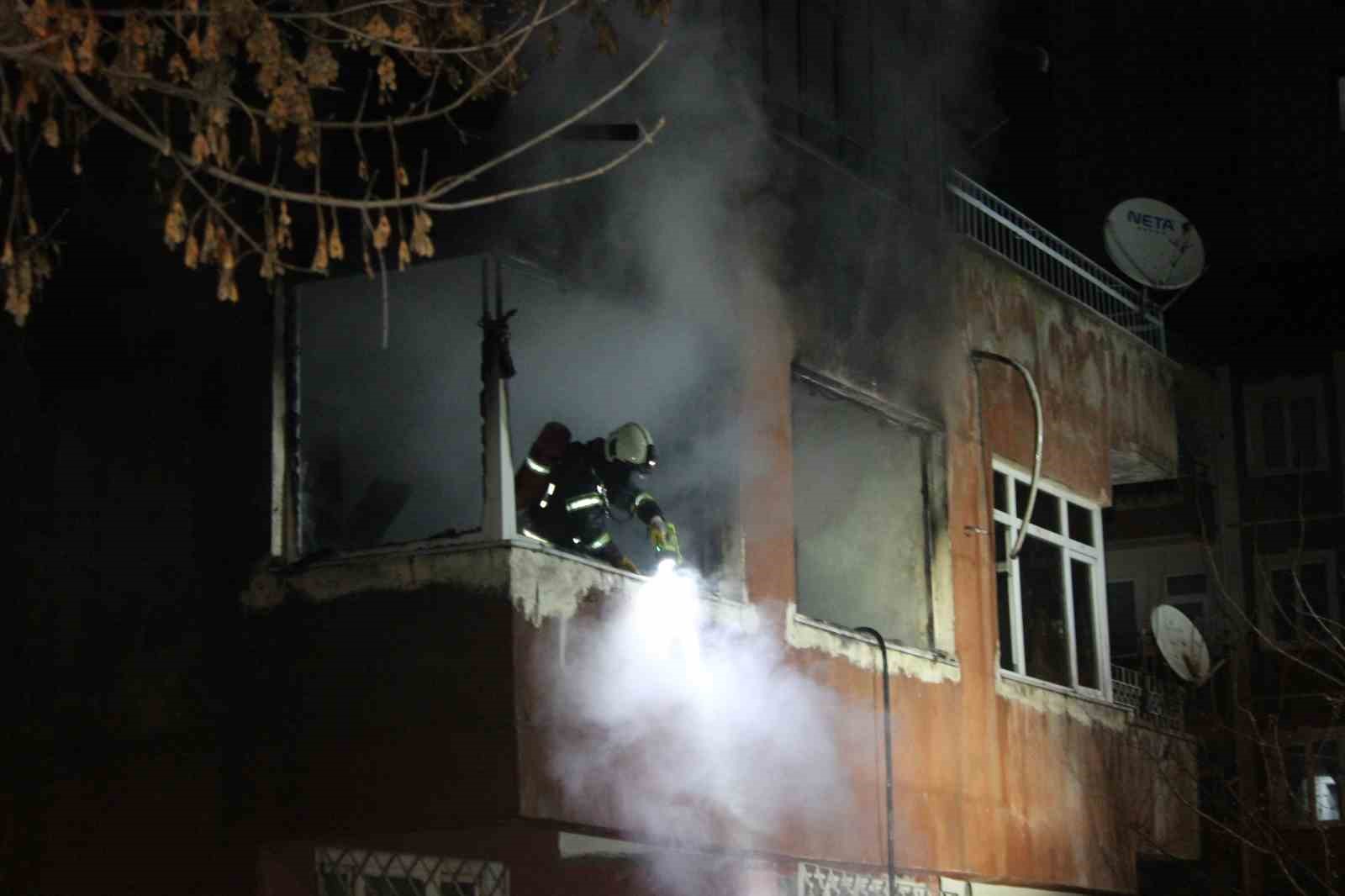 Kayseri’de ikamette çıkan yangında 1 kişi dumandan etkilendi
