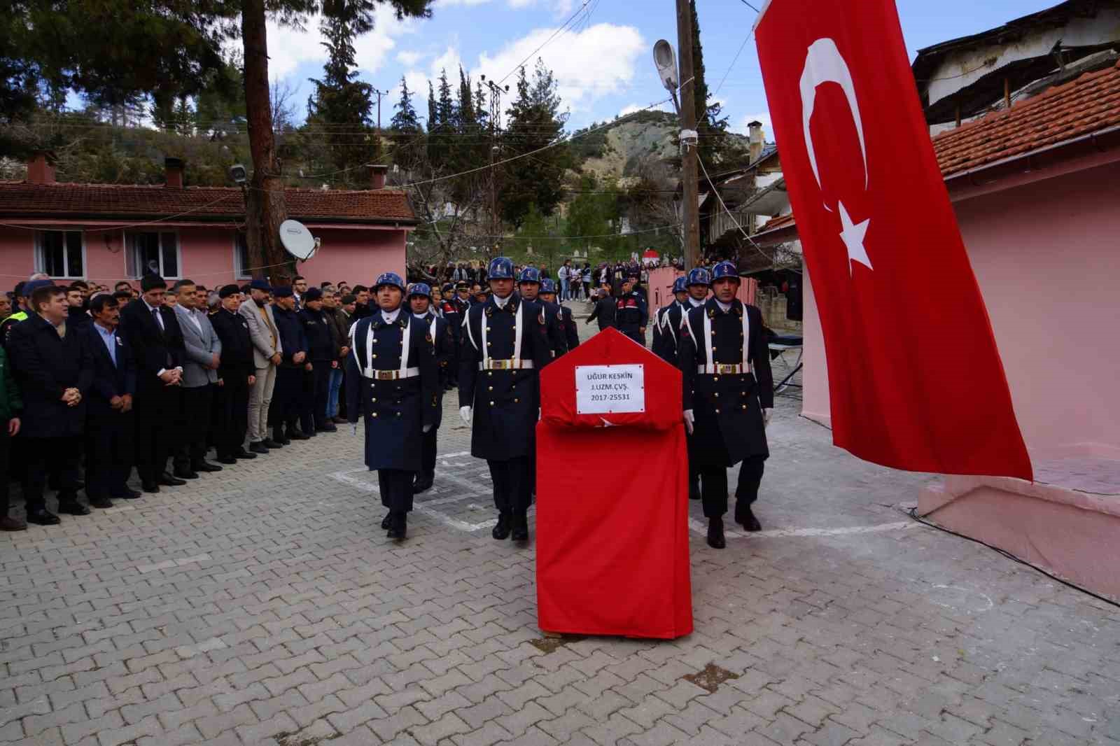 Kazada ölen uzman çavuşa Karaman’da acı veda
