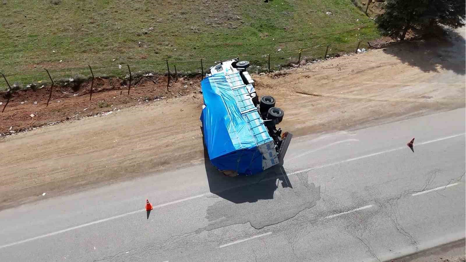Kırıkkale’de kamyon devrildi
