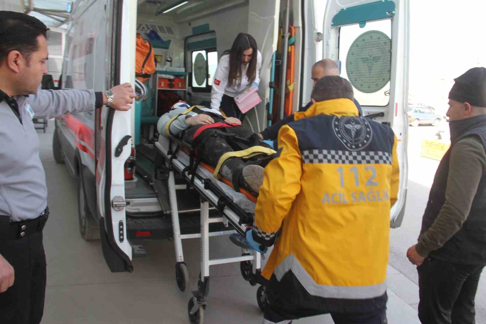 Konya’da hazır beton şantiyesinde iskeleden düşen kişi yaralandı
