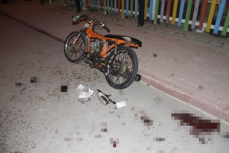 Konya’da motosikletlerin kafa kafaya çarpıştığı anlar güvenlik kamerasında
