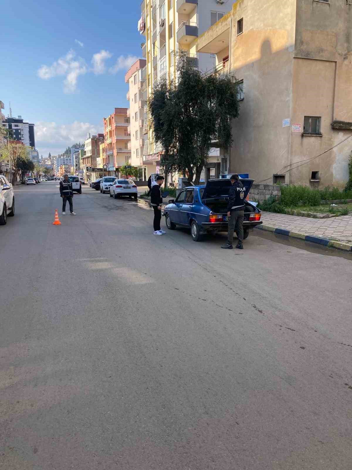 Kozan polisi uygulamada ruhsatsız tabanca ele geçirdi
