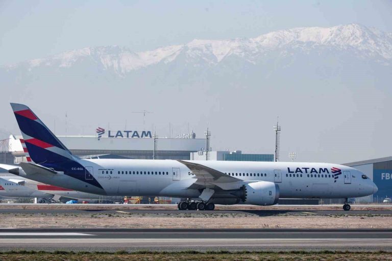 LATAM Havayolları’na ait uçaktaki teknik sorun nedeniyle 50 kişi yaralandı