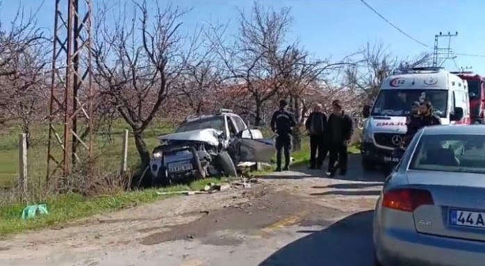 Malatya’da kamyonet ile otomobil çarpıştı: 3 yaralı
