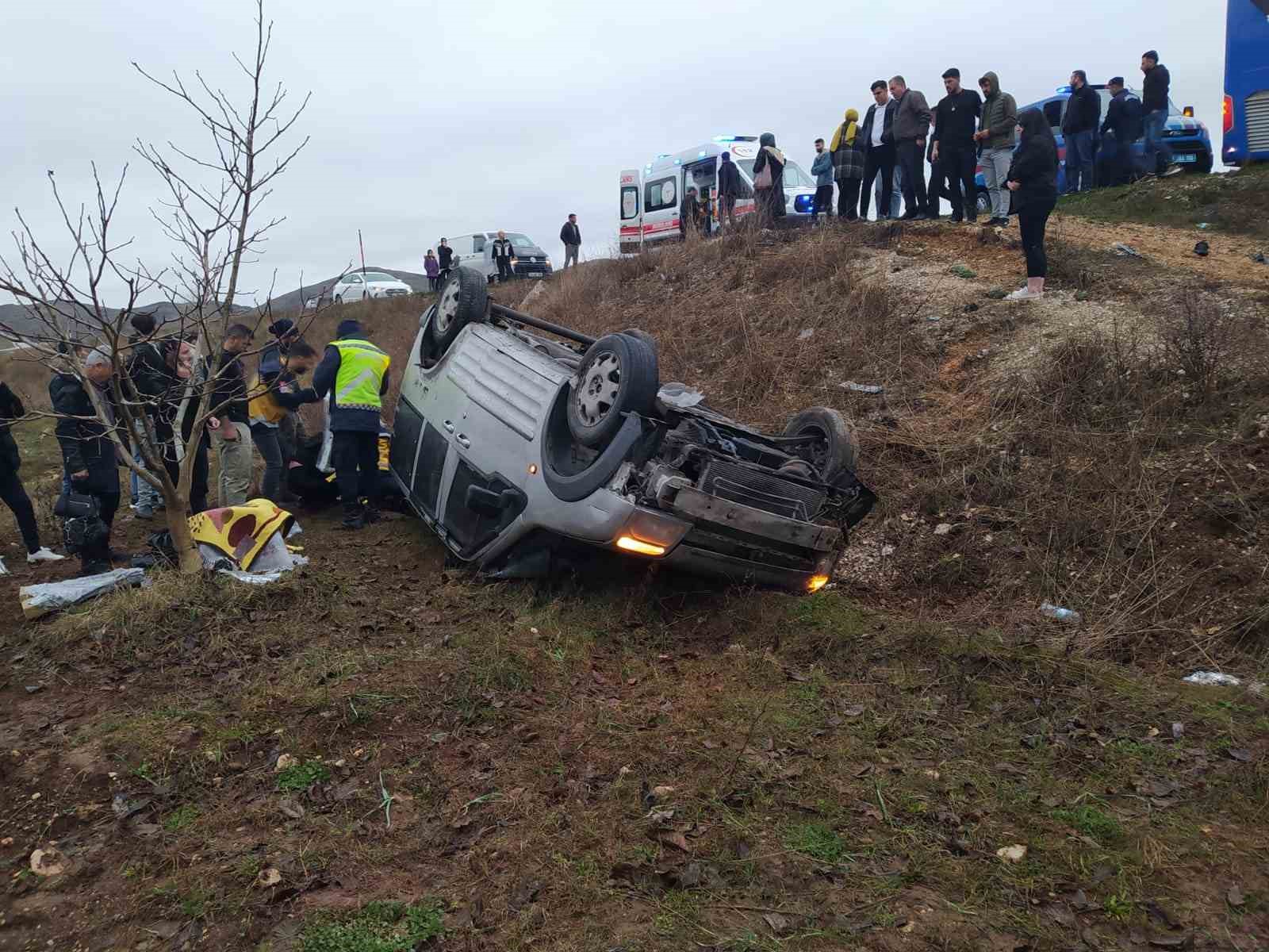 Malatya’da tekeri patlayan otomobil şarampole uçtu: 8 yaralı
