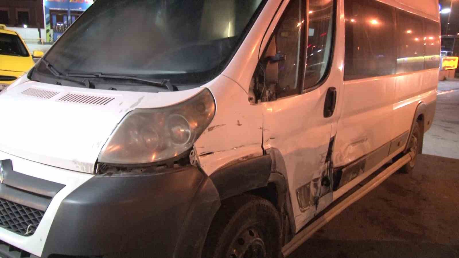 Maltepe’de alkollü sürücünün kullandığı otomobil 2 araca çarptı: 1 yaralı
