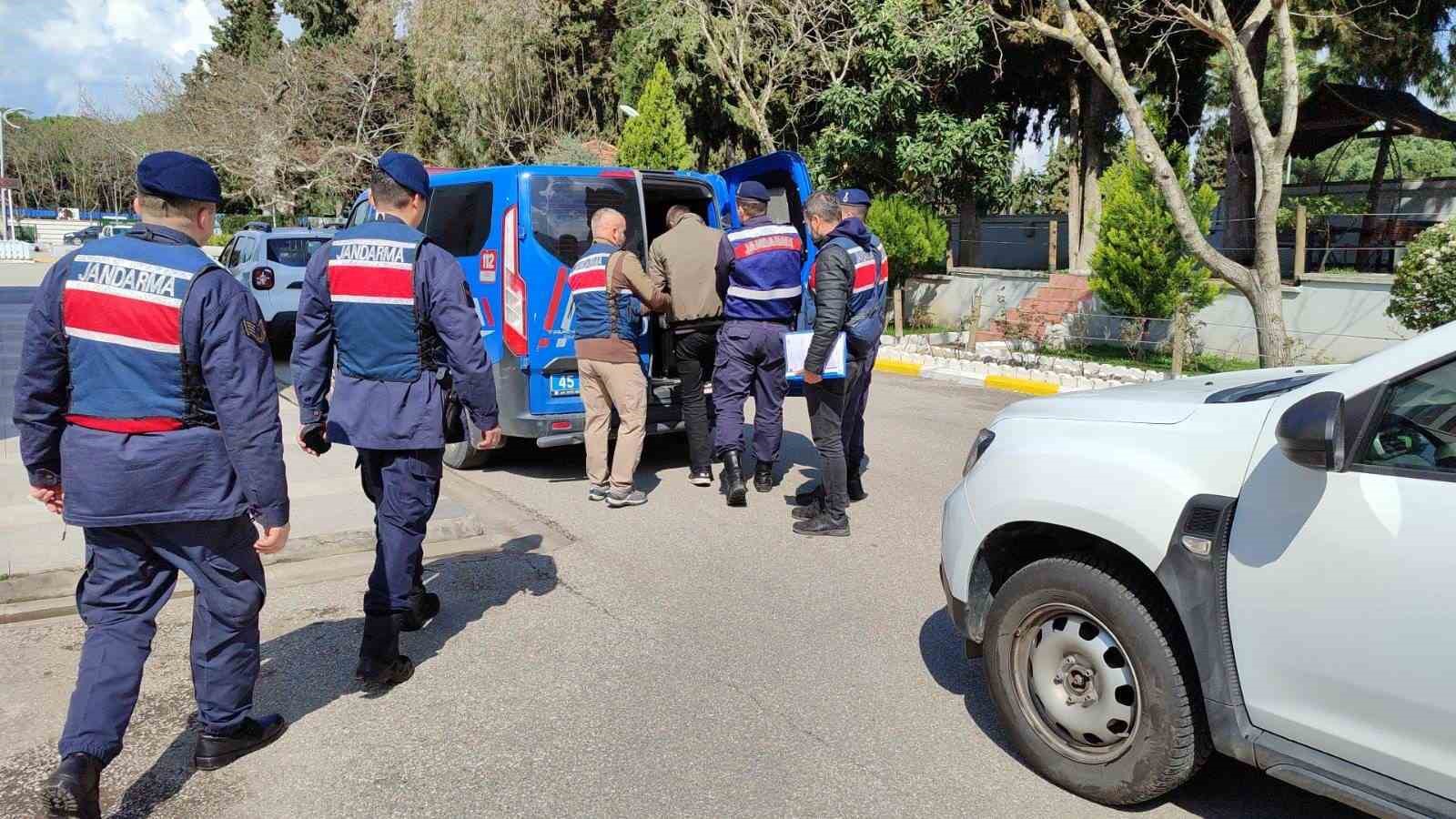 Manisa’da jandarmadan PKK terör örgütüne operasyon: 2 kişi tutuklandı