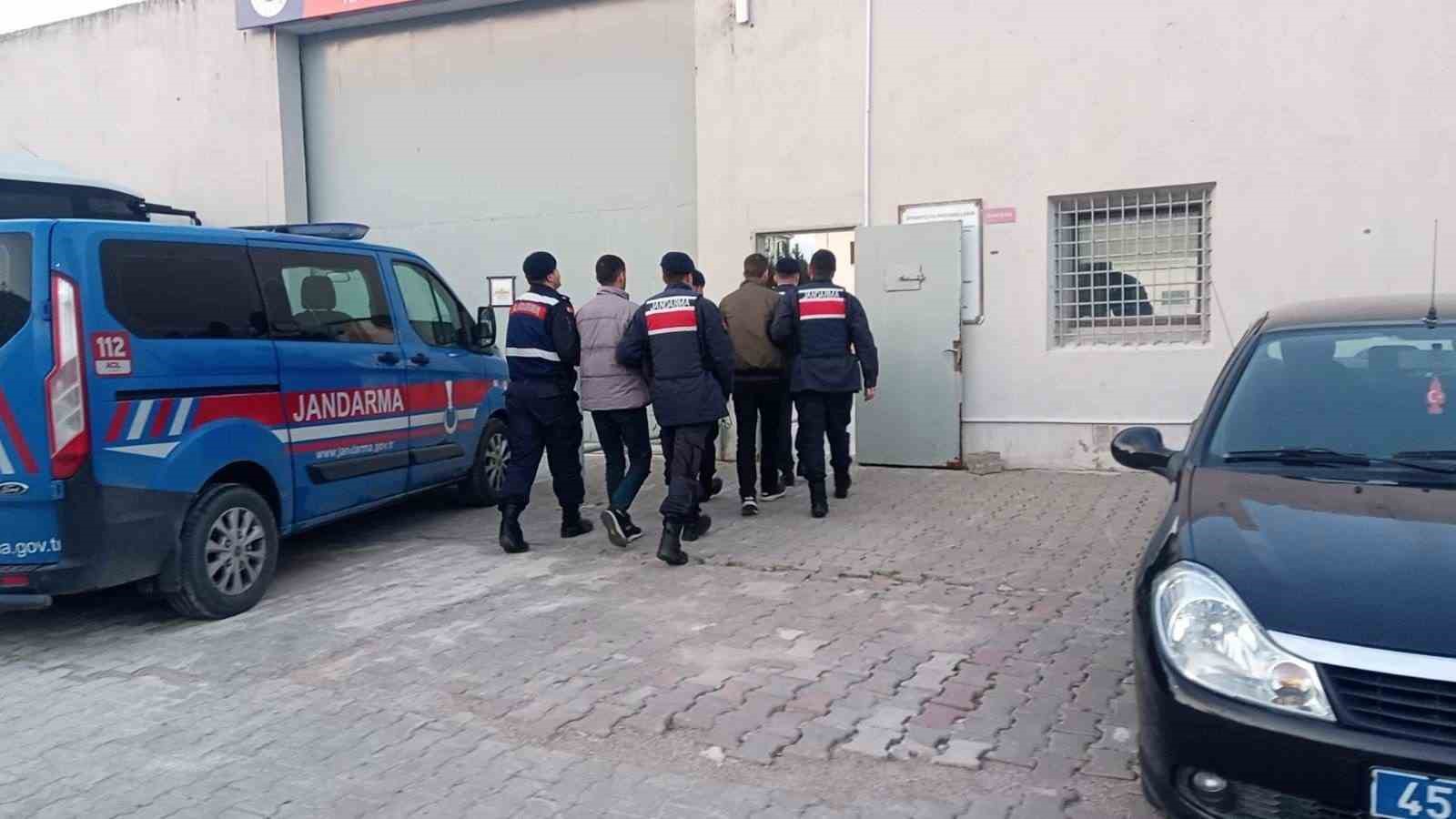 Manisa’da jandarmadan PKK terör örgütüne operasyon: 2 kişi tutuklandı
