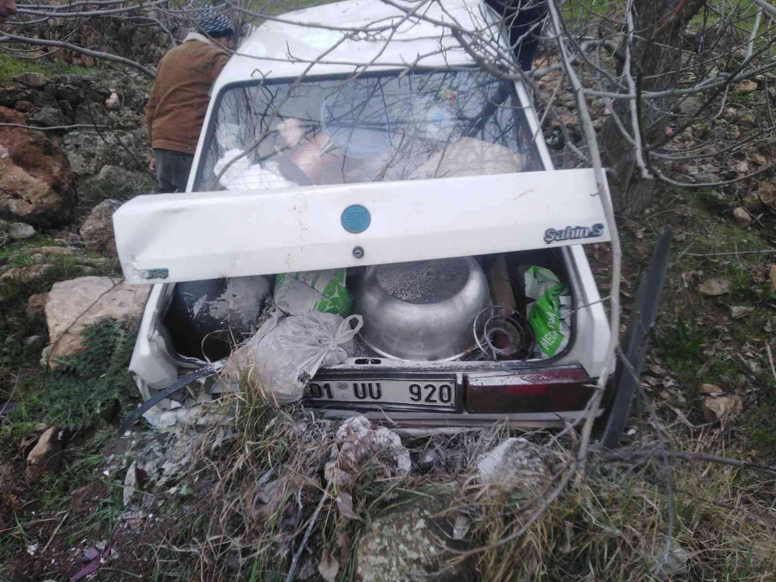 Mardin’de devrilen otomobildeki 2 kişi yaralandı
