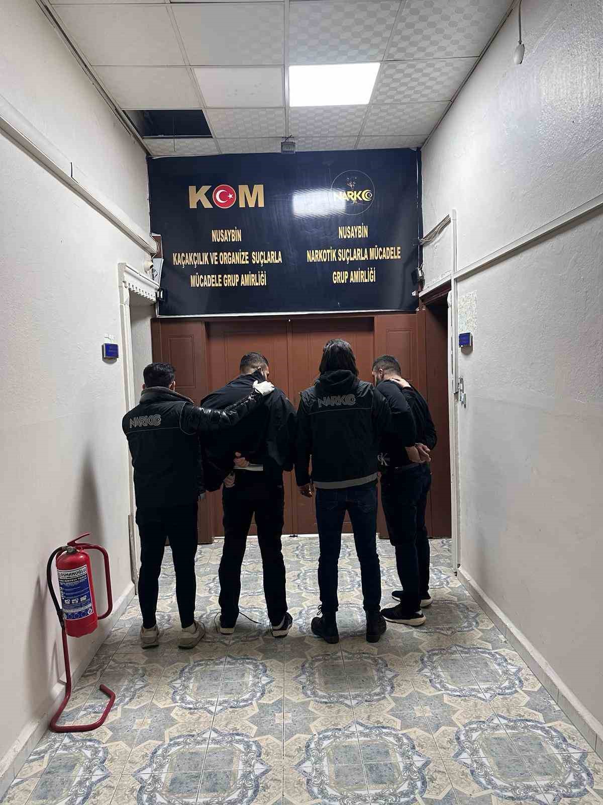 Mardin’de ’dur’ ihtarına uymayan 2 firari tutuklandı
