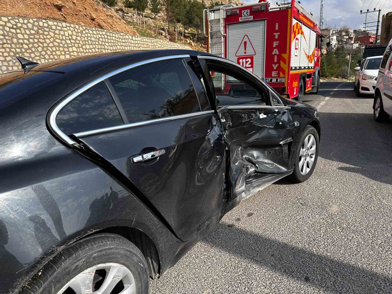 Mardin’de iki otomobil çarpıştı: 2 yaralı
