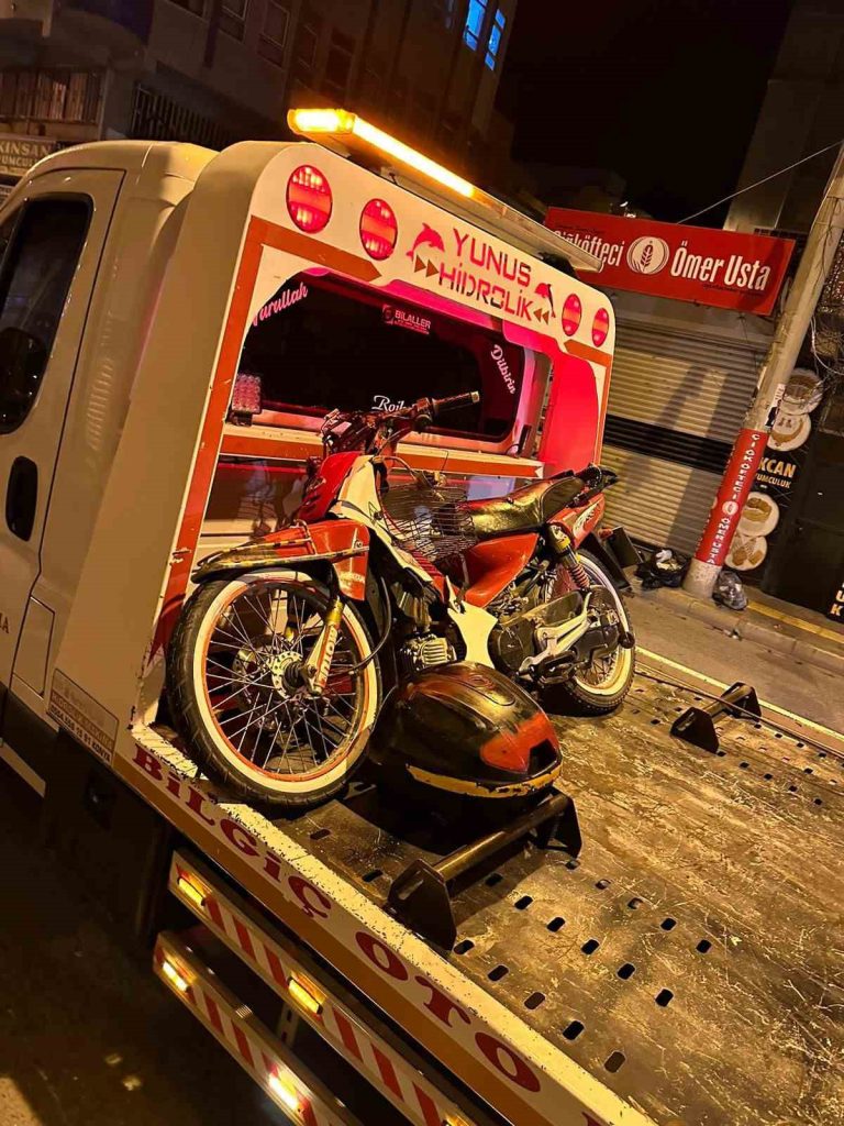 Mardin’de motosiklet devrildi: 2 yaralı