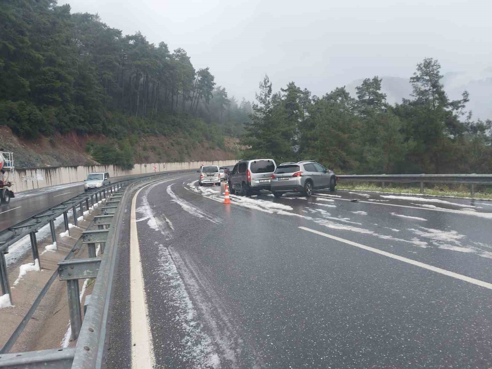 Marmaris’te yağışlar kazaları da beraberinde getirdi
