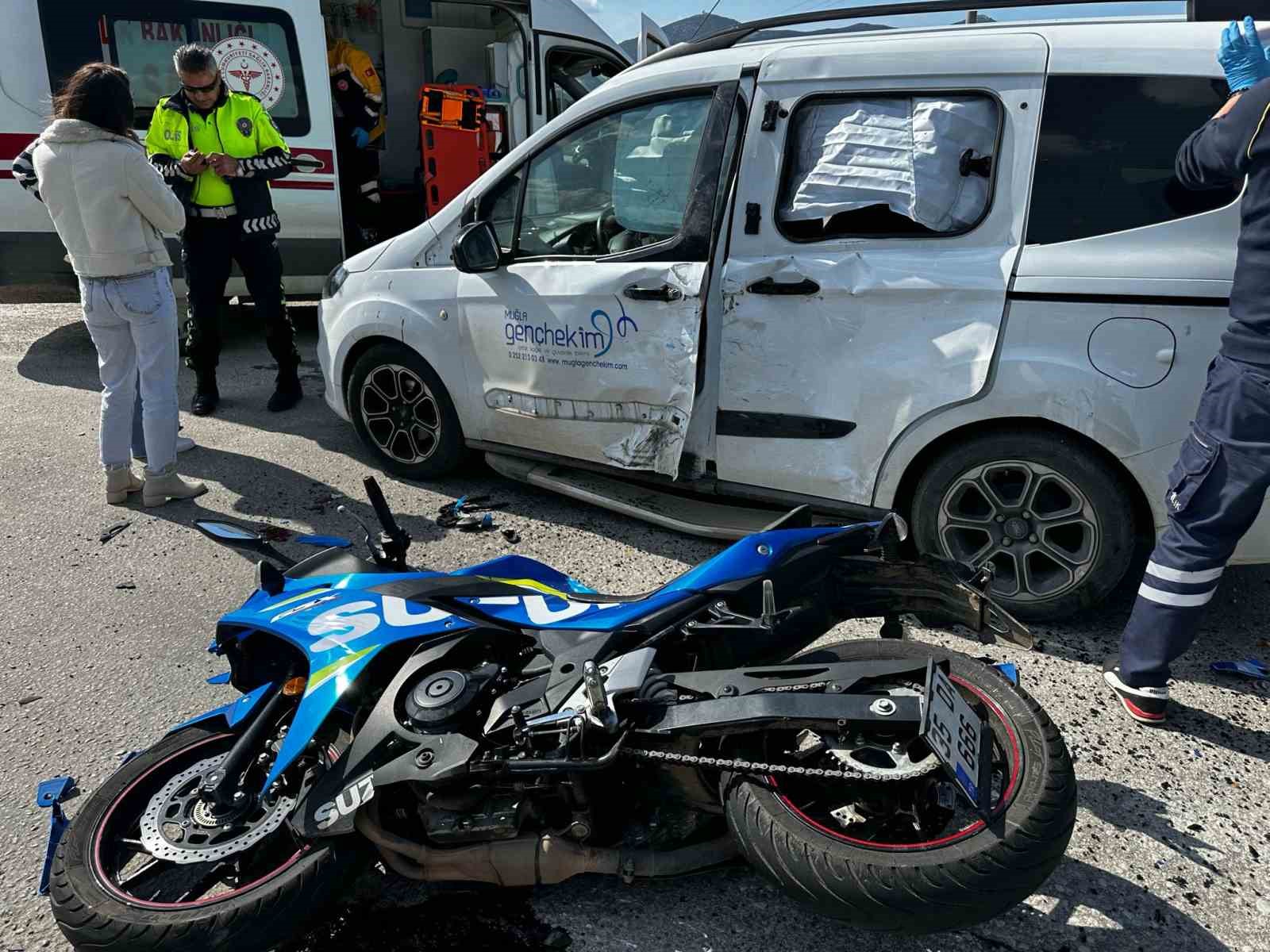 Milas’ta otomobil ile motosiklet çarpıştı: 2 yaralı
