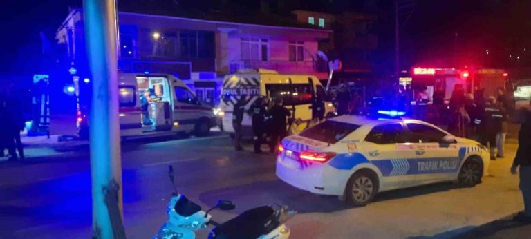 Milas’ta servis minibüsleri çarpıştı: 29 yaralı