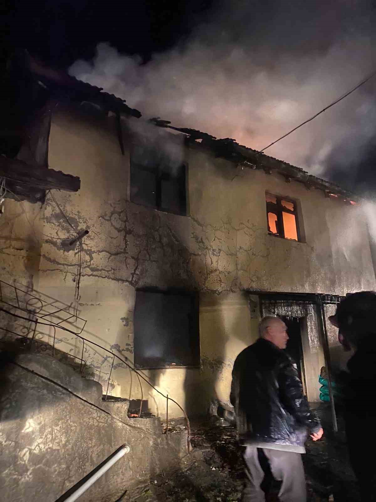 Mutfak tüpü patladı, çıkan yangında 1 kişi hayatını kaybetti

