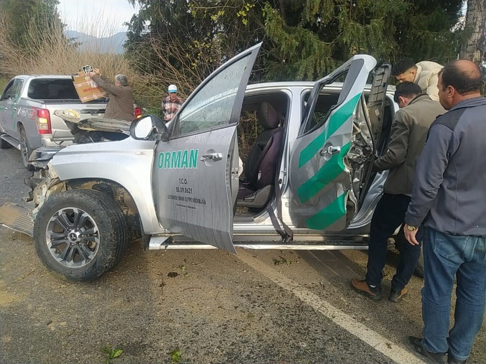 Orman İşletme Müdürlüğü aracı kaza yaptı: 3 yaralı
