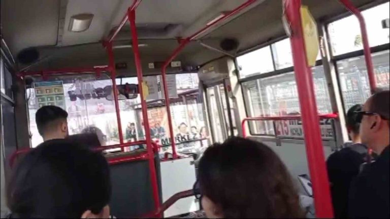 Otobüste bebek arabası kavgası: “Seni mermi manyağı yaparım”