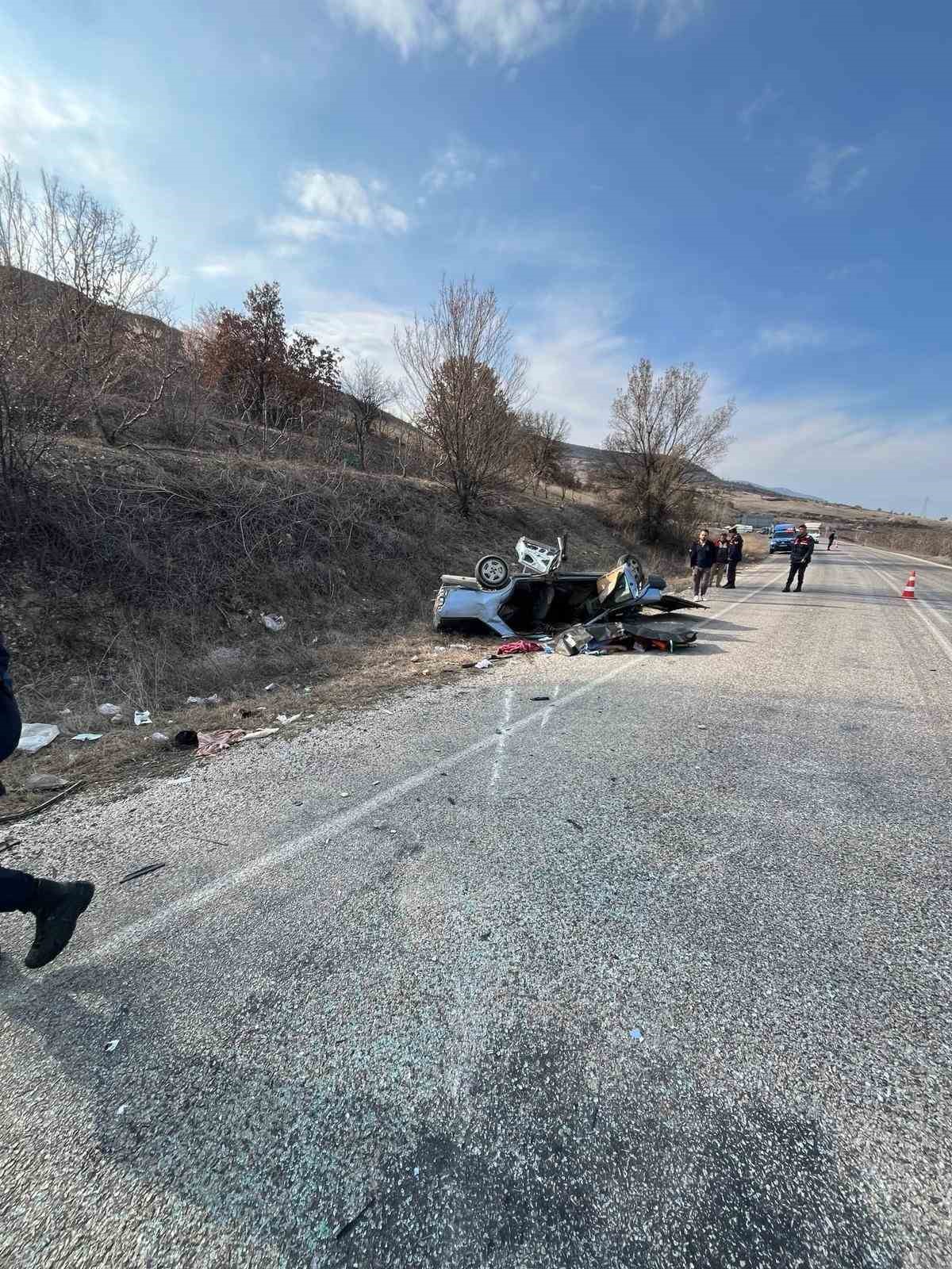 Otomobil takla attı: 1 ölü, 2 yaralı
