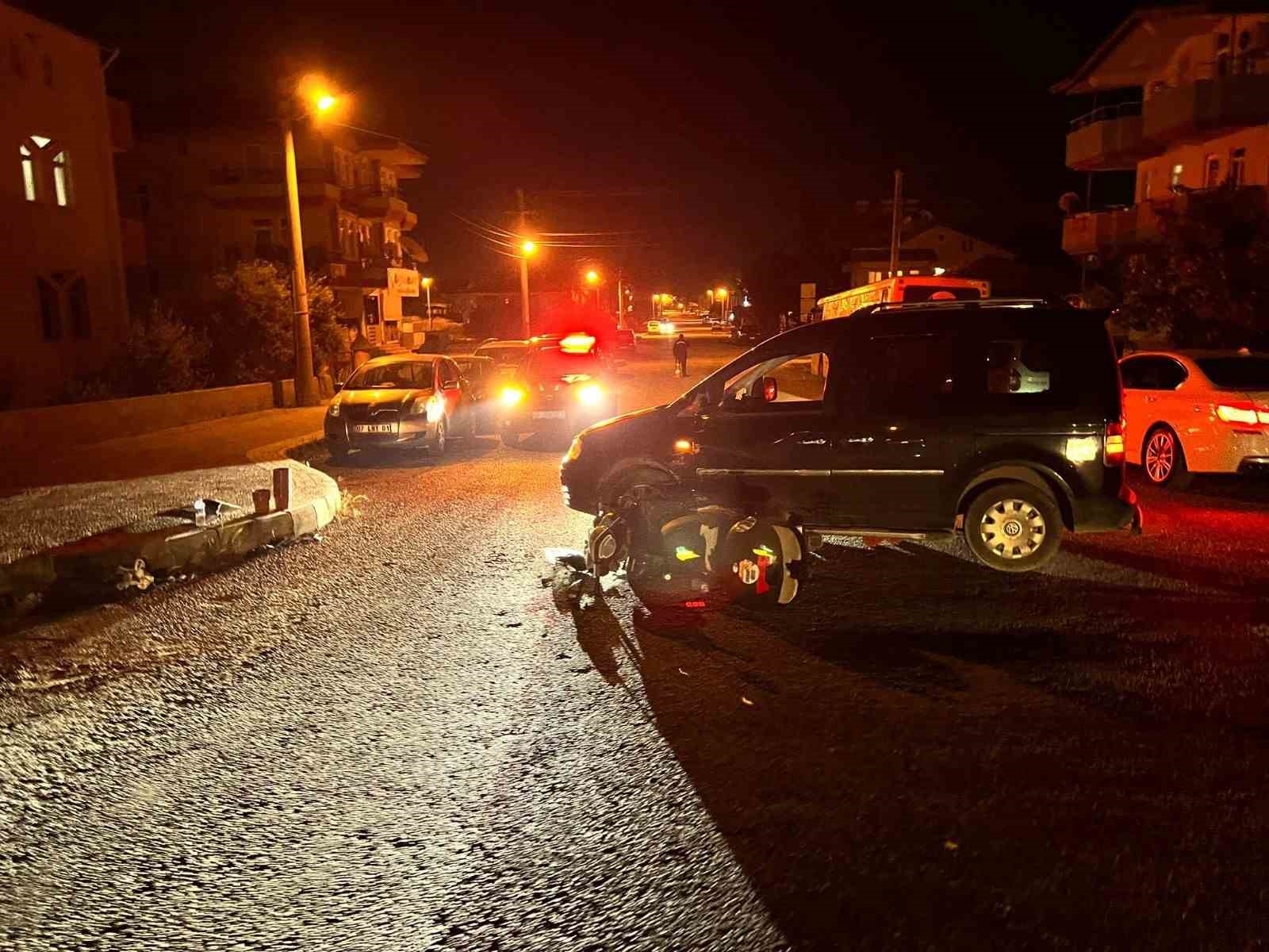 Otomobille çarpışan motosiklet sürücüsü yaralandı
