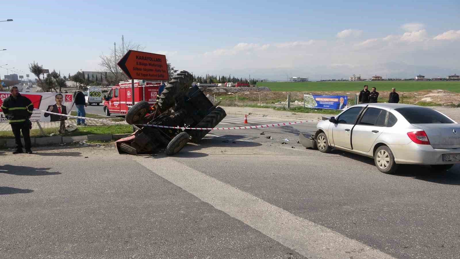 Otomobille çarpışan traktör devrildi: 1 ağır yaralı
