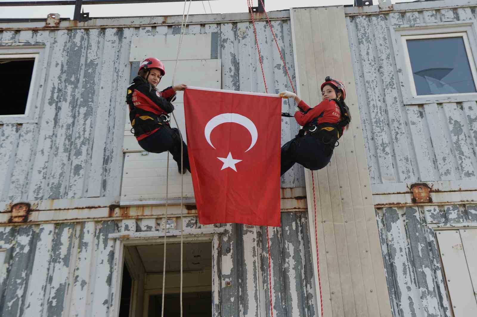 (Özel) Bu kadınlar çok farklı...Hem belediyede çalışıyor hem hayat kurtarıyorlar
