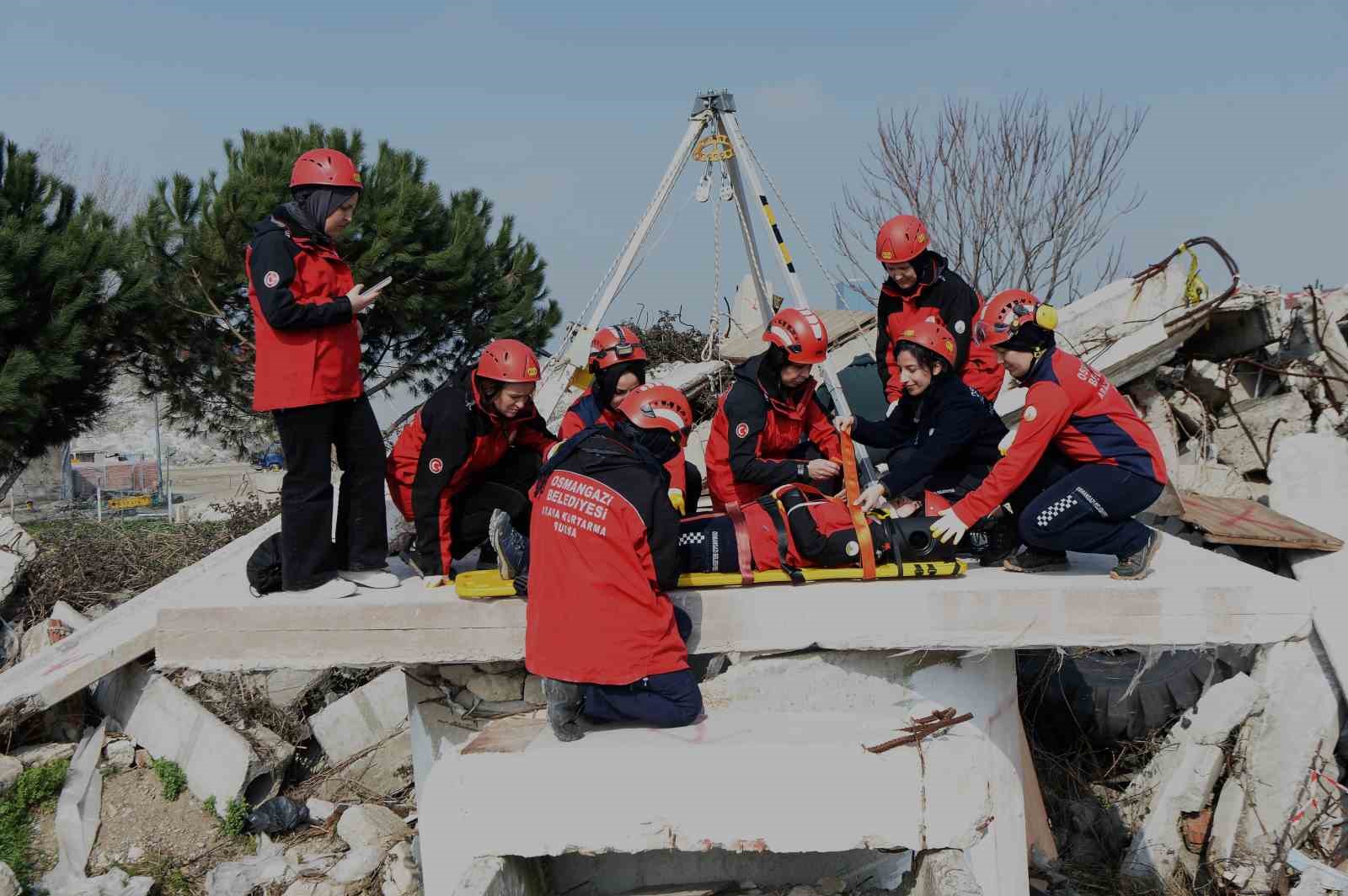 (Özel) Bu kadınlar çok farklı...Hem belediyede çalışıyor hem hayat kurtarıyorlar
