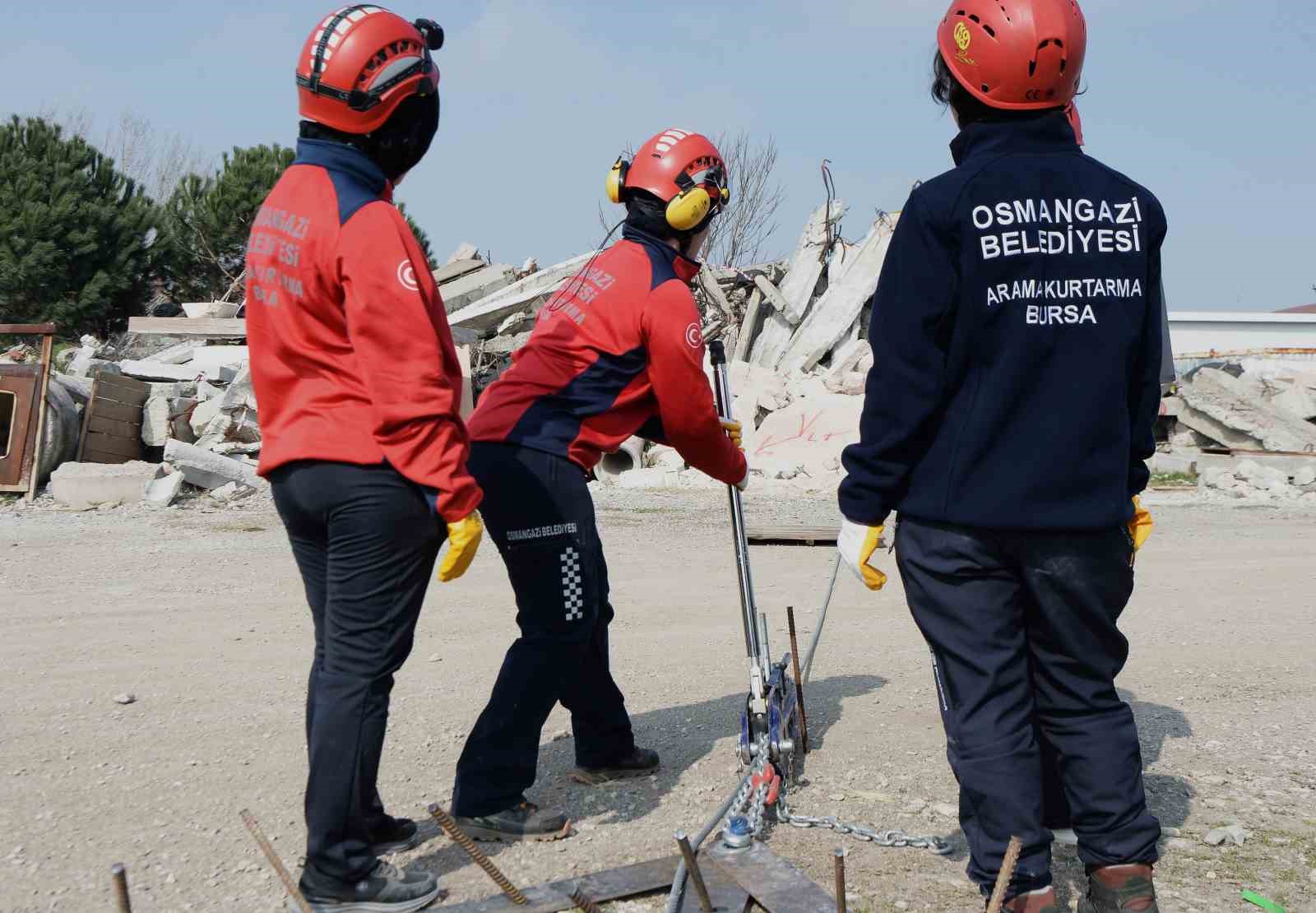 (Özel) Bu kadınlar çok farklı...Hem belediyede çalışıyor hem hayat kurtarıyorlar
