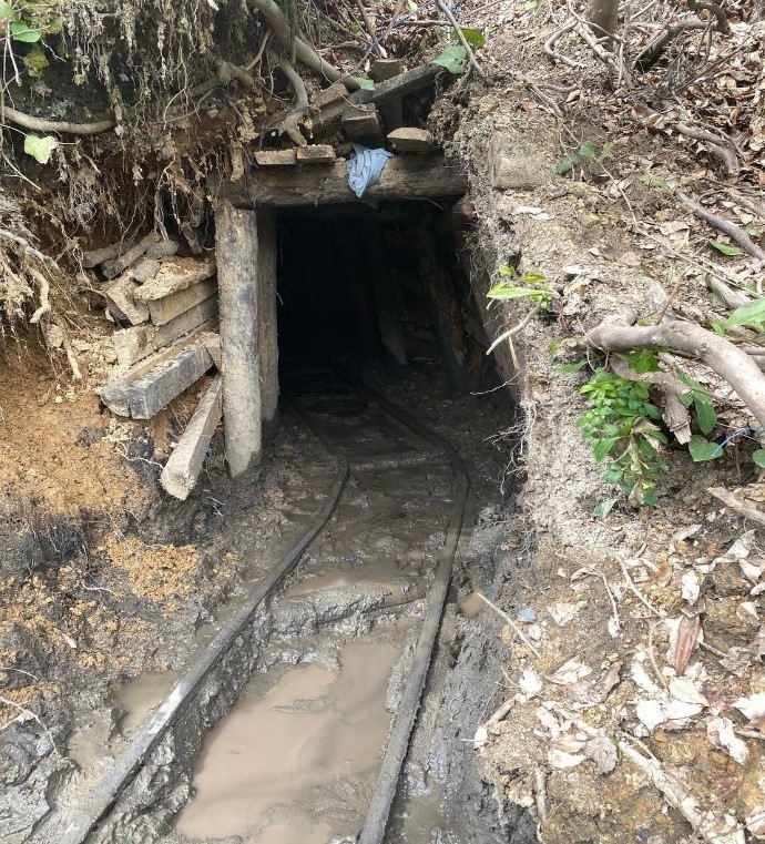 Ruhsatsız işletildiği tespit edilen 4 maden ocağı imha edildi
