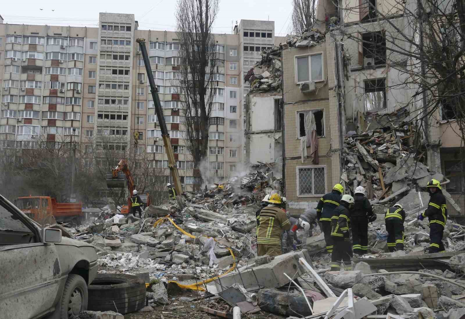 Rusya, Odessa’da apartmanı vurdu: 3 ölü, 8 yaralı
