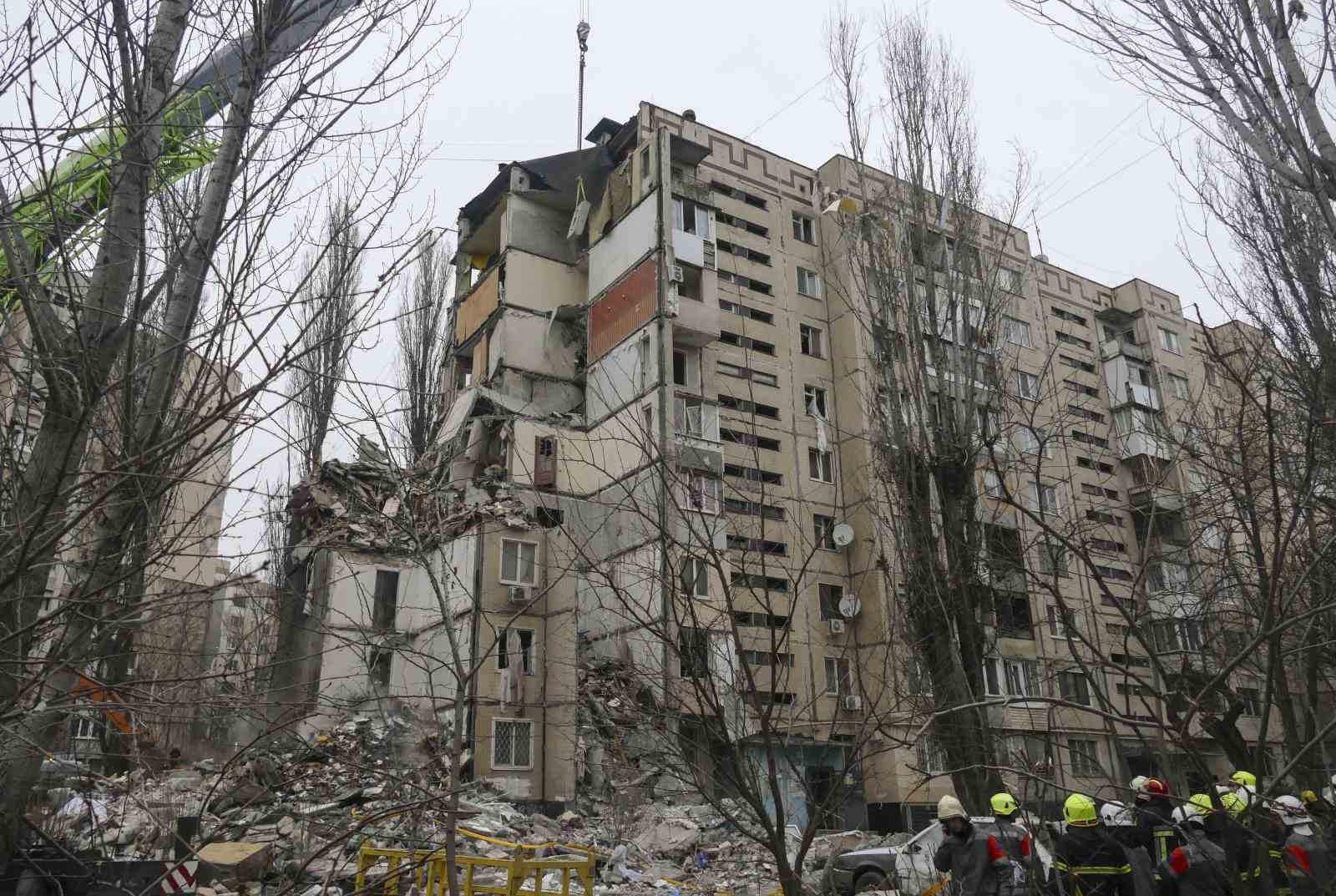 Rusya, Odessa’da apartmanı vurdu: 3 ölü, 8 yaralı
