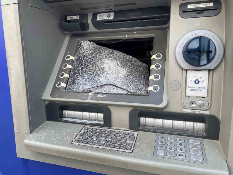 Sakarya’da banka ATM’lerine saldırdılar