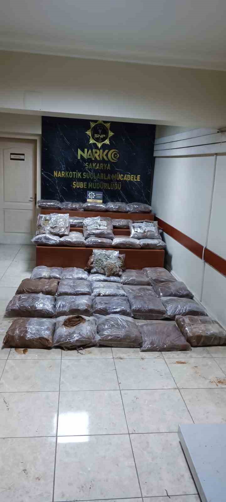 Sakarya polisinden milyon liralık uyuşturucu operasyonu: 4 gözaltı