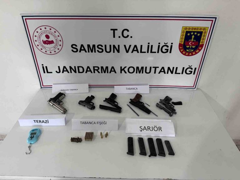 Samsun’da bir evde 5 tabanca ele geçirildi