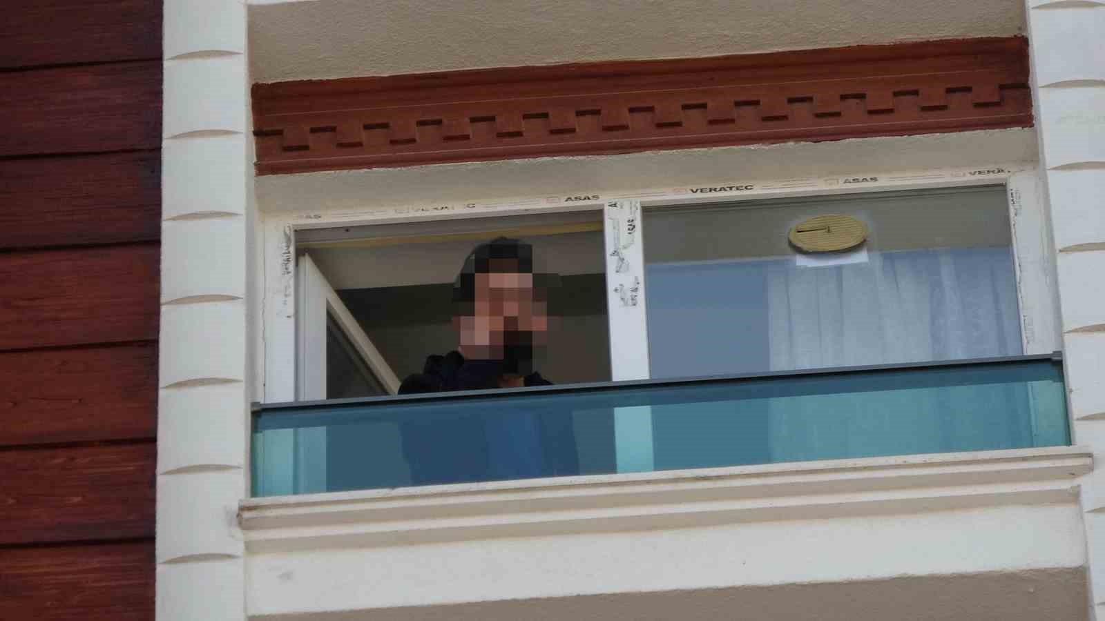 Samsun’da eşinin polise şikayet ettiği kuaför, 8. katın penceresinde intihara kalkıştı
