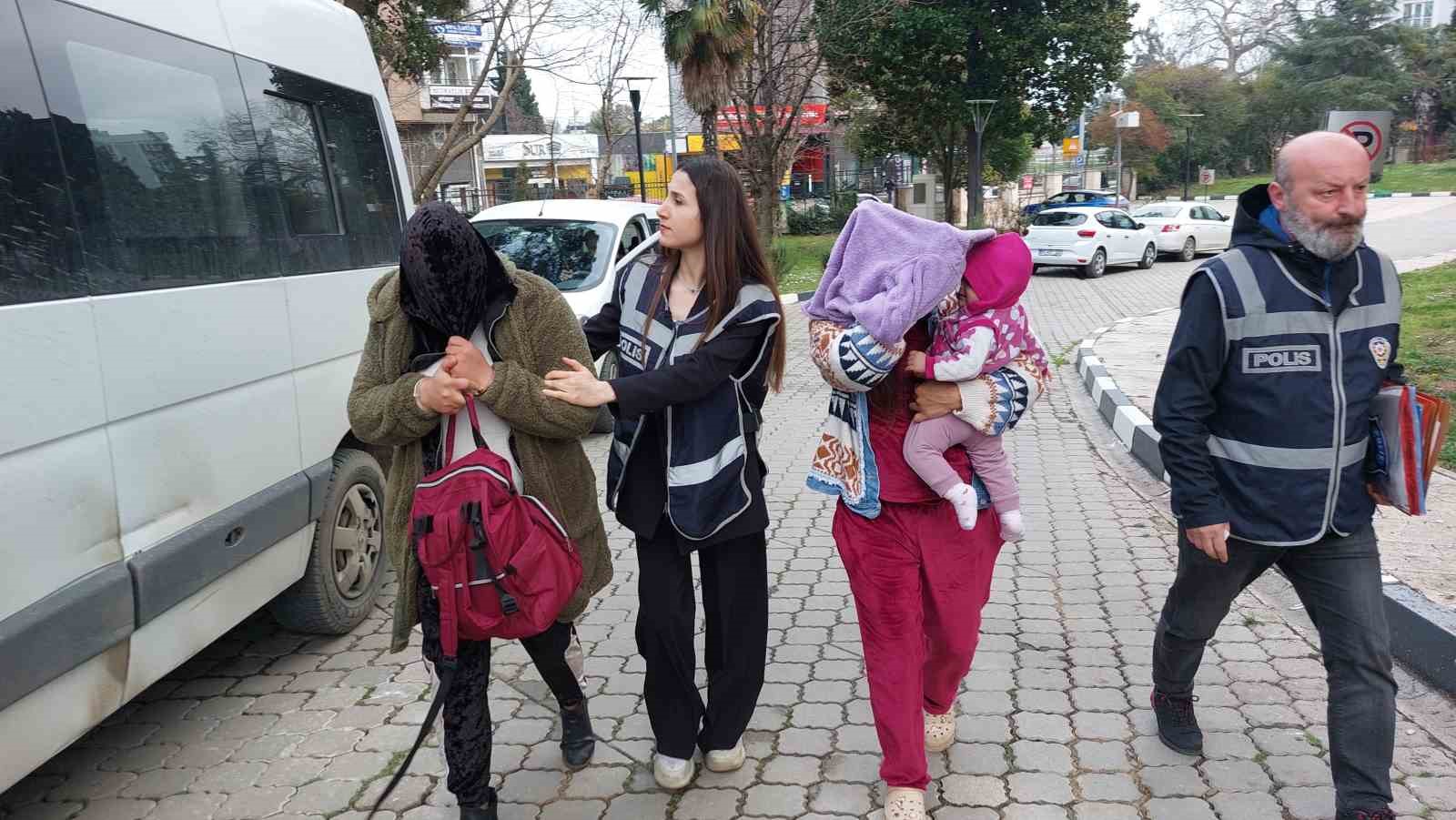 Samsun’da evlerden hırsızlık yapan 2 kadın tutuklandı
