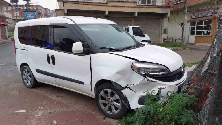 Samsun’da hafif ticari araç ile otomobil çarpıştı: 1 yaralı