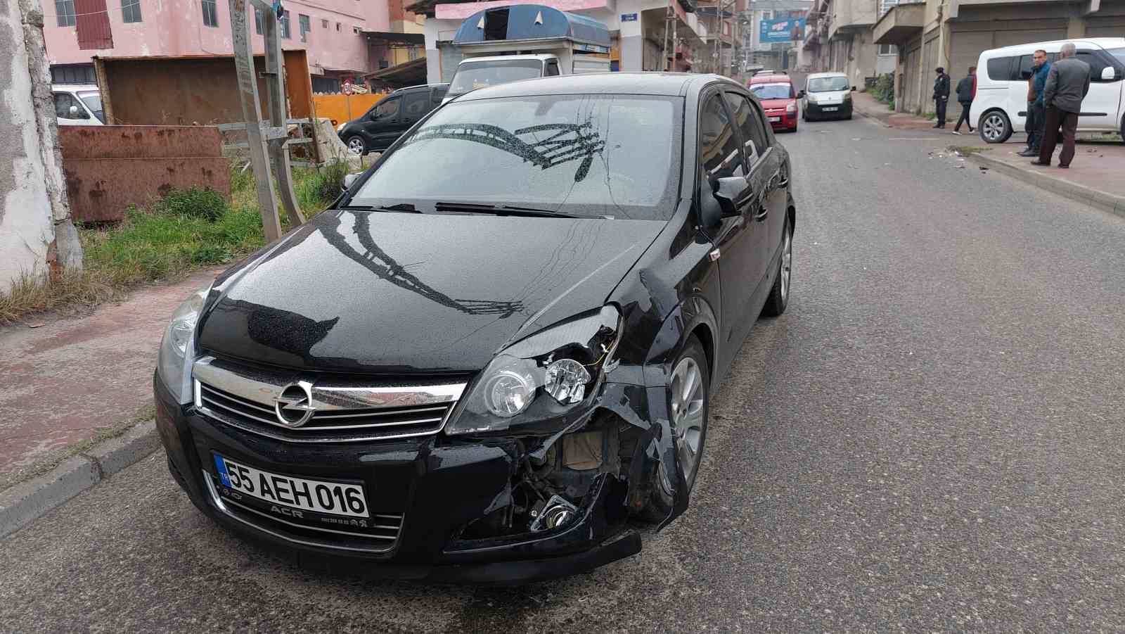 Samsun’da hafif ticari araç ile otomobil çarpıştı: 1 yaralı
