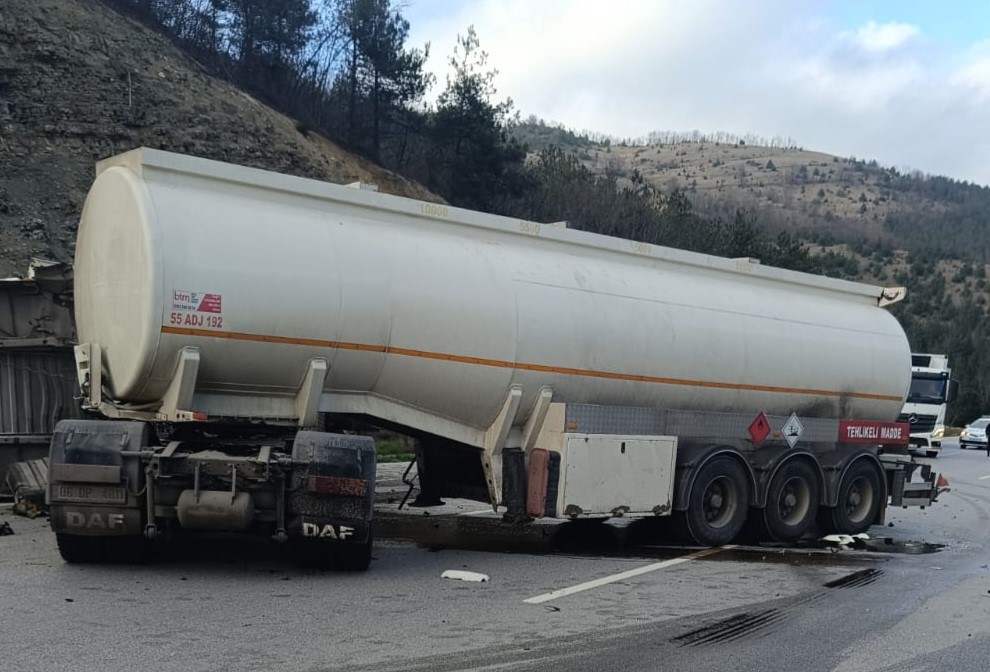 Samsun’da tanker kamyonla çarpıştı: 1 yaralı
