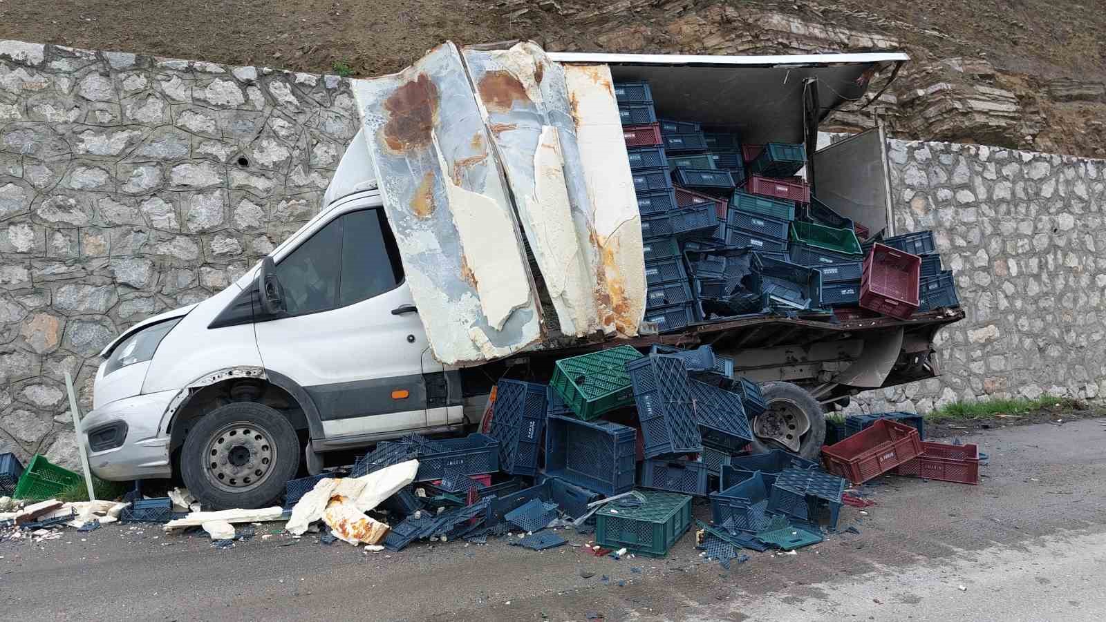 Samsun’da tır, arıza yapan kamyoneti biçti: 1 yaralı

